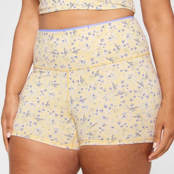 Fabletics Workout Set - Picture 7 of 8